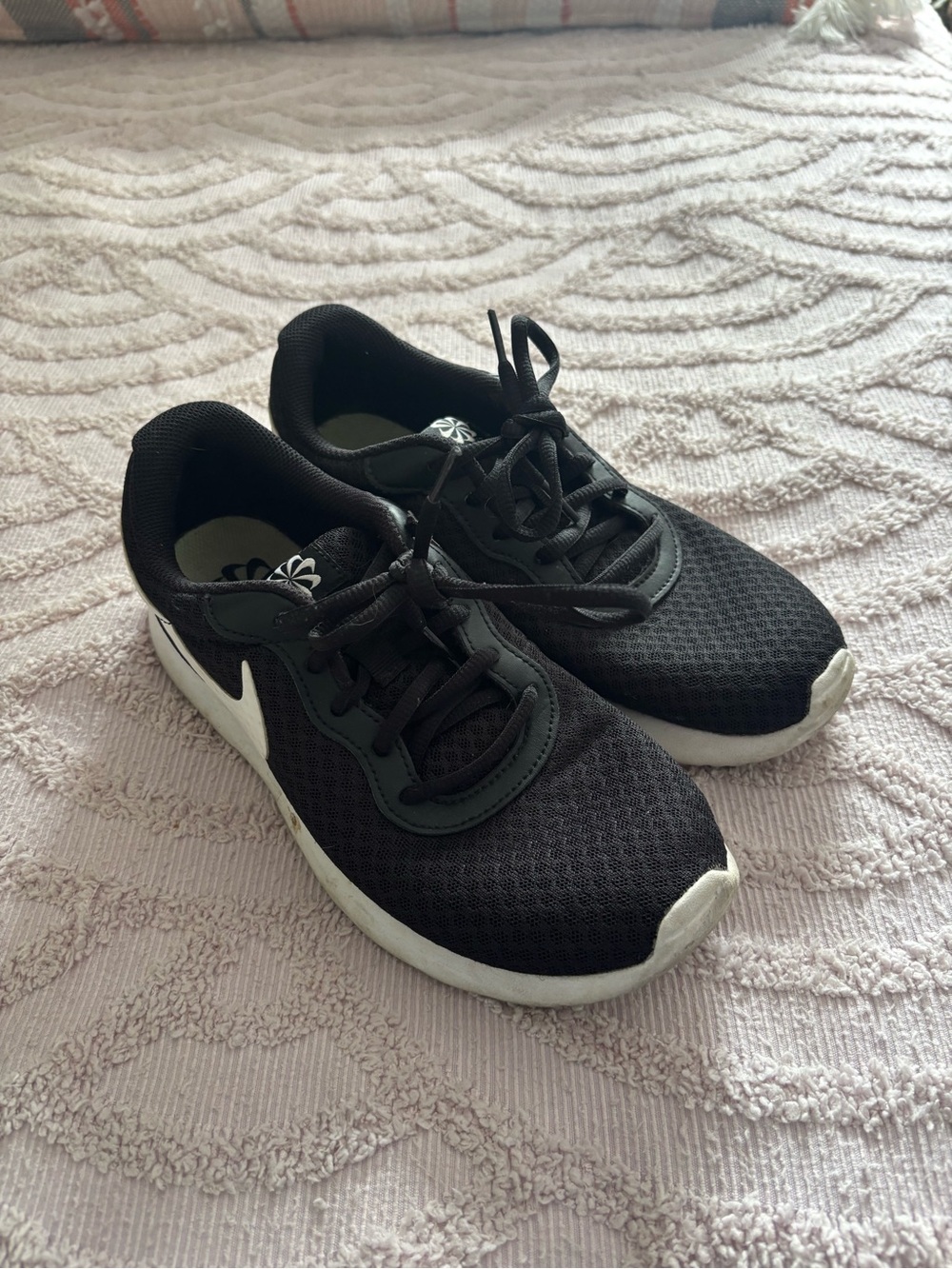 Nike Black and White Women's Athletic Sneakers